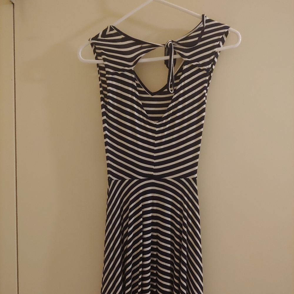 Dress - Picture 3 of 4